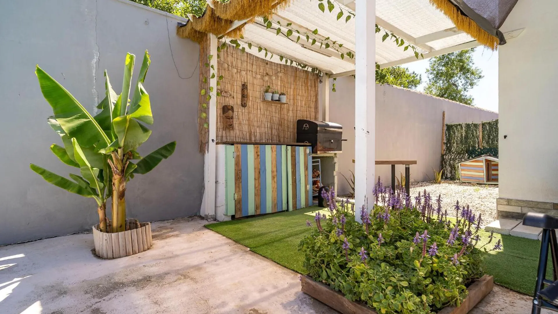Amazing Home In Chiclana De La Fronter With Private Swimming Pool, Can Be Inside Or Outside チクラナ・デ・ラ・フロンテーラ 0*,  スペイン